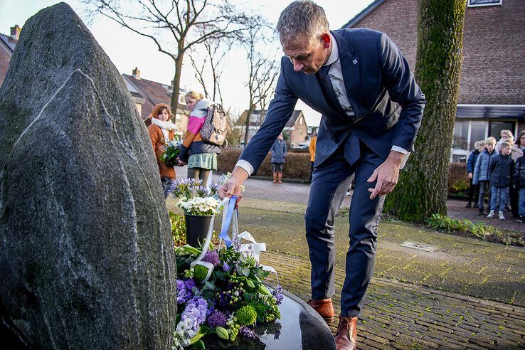 In beeld: Zwolse (93) deelt oorlogservaringen met jeugd in Berkum - Foto: Obbe Bakker