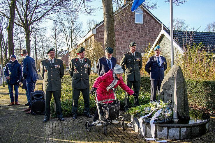 In beeld: Zwolse (93) deelt oorlogservaringen met jeugd in Berkum - Foto: Obbe Bakker