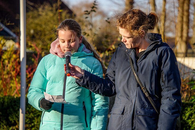 In beeld: Zwolse (93) deelt oorlogservaringen met jeugd in Berkum - Foto: Obbe Bakker