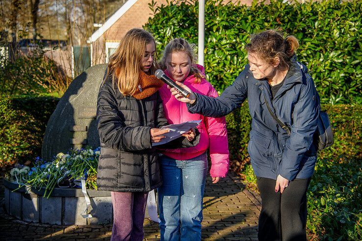 In beeld: Zwolse (93) deelt oorlogservaringen met jeugd in Berkum - Foto: Obbe Bakker