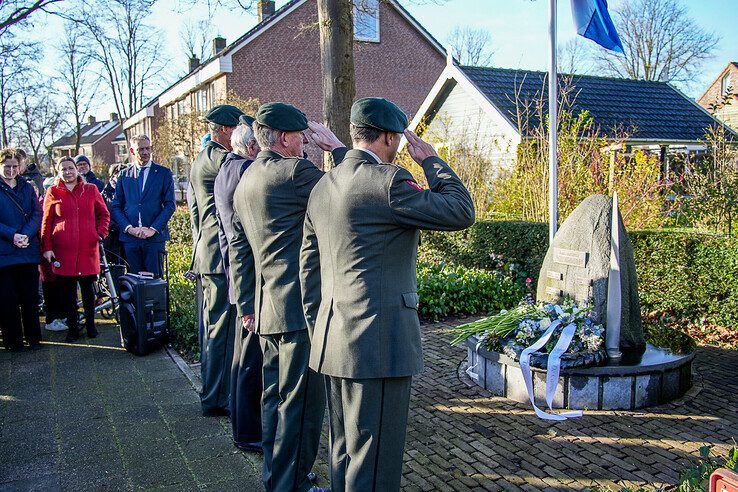 In beeld: Zwolse (93) deelt oorlogservaringen met jeugd in Berkum - Foto: Obbe Bakker