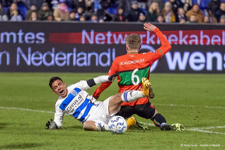 In beeld: PEC Zwolle gaat onderuit tegen NEC - Foto: Hans Smit