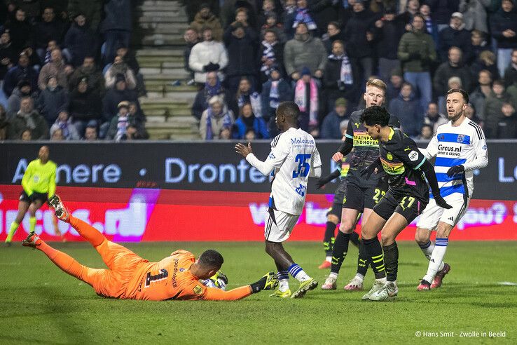 In beeld: PEC Zwolle zet Eredivisie-koploper PSV voor schut - Foto: Hans Smit