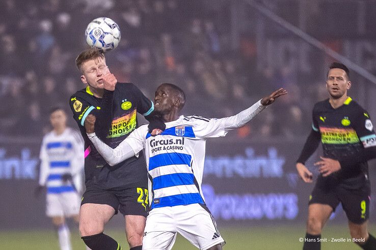 In beeld: PEC Zwolle zet Eredivisie-koploper PSV voor schut - Foto: Hans Smit