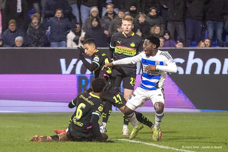 In beeld: PEC Zwolle zet Eredivisie-koploper PSV voor schut - Foto: Hans Smit