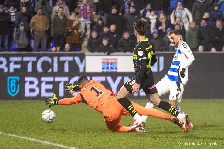 In beeld: PEC Zwolle zet Eredivisie-koploper PSV voor schut - Foto: Hans Smit