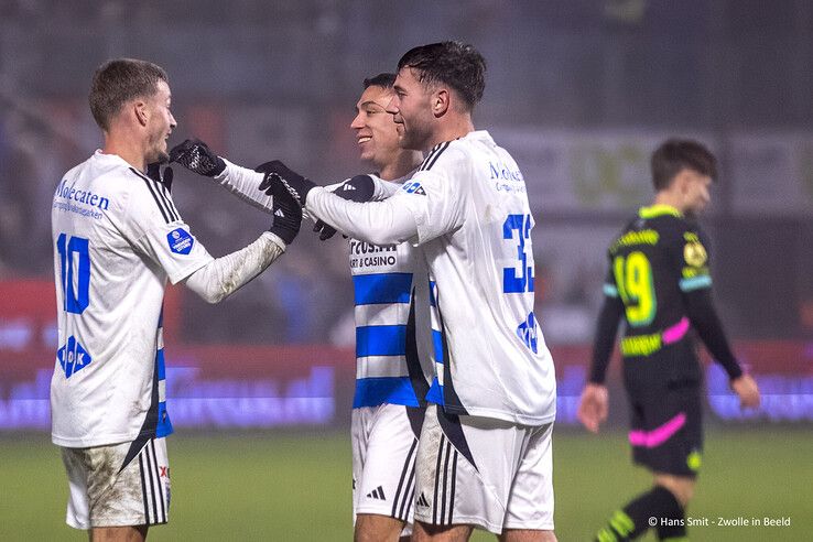 In beeld: PEC Zwolle zet Eredivisie-koploper PSV voor schut - Foto: Hans Smit