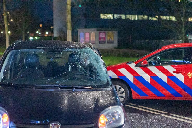 Auto en lijnbus botsen op Katerdijk - Foto: Ruben Meinten