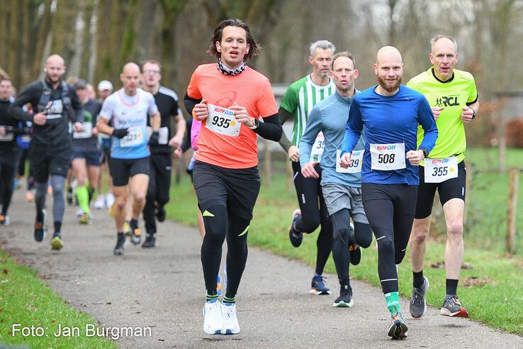 In beeld: Buurjongens uit Herfte winnen Wijthmenerplasloop - Foto: Jan Burgman