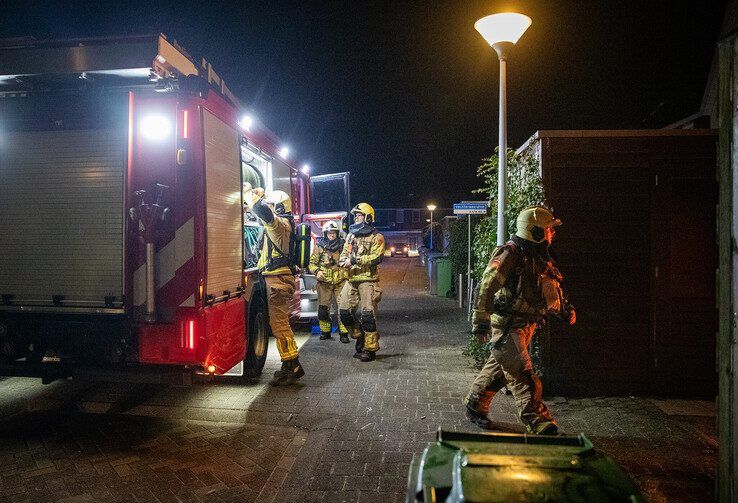 Brand in afvalcontainer bij woning in Stadshagen - Foto: Hugo Janssen