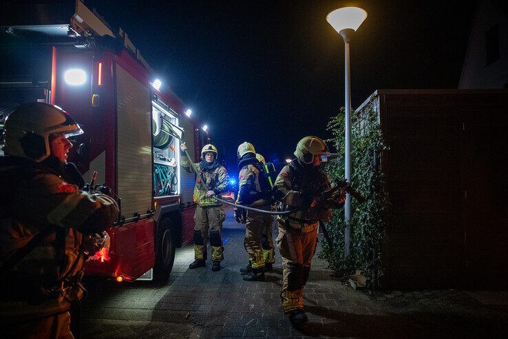 Brand in afvalcontainer bij woning in Stadshagen - Foto: Hugo Janssen