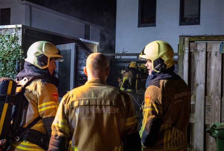 Brand in afvalcontainer bij woning in Stadshagen - Foto: Hugo Janssen