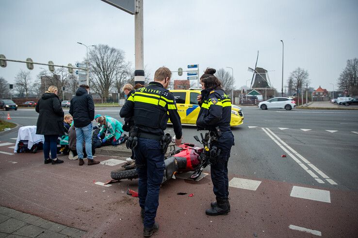 Motorrijder met spoed naar ziekenhuis na ongeval op Ceintuurbaan - Foto: Hugo Janssen