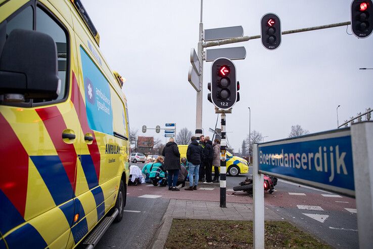 Motorrijder met spoed naar ziekenhuis na ongeval op Ceintuurbaan - Foto: Hugo Janssen