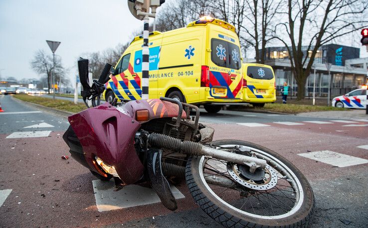 Motorrijder met spoed naar ziekenhuis na ongeval op Ceintuurbaan - Foto: Hugo Janssen