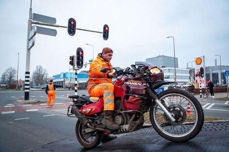 Motorrijder met spoed naar ziekenhuis na ongeval op Ceintuurbaan - Foto: Hugo Janssen