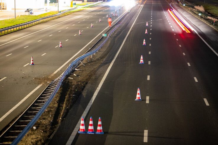 Grote verkeerschaos in ochtendspits door ongeval met vrachtwagen op A28 in Zwolle - Foto: Hugo Janssen