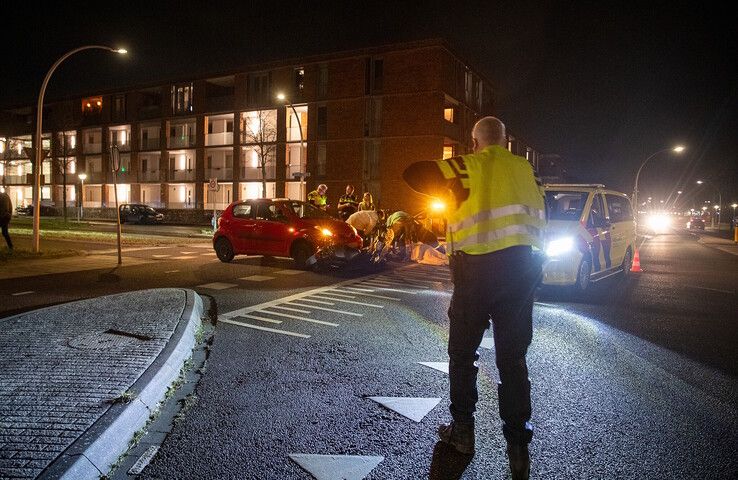 Scooterrijdster gewond na aanrijding in Stadshagen - Foto: Hugo Janssen