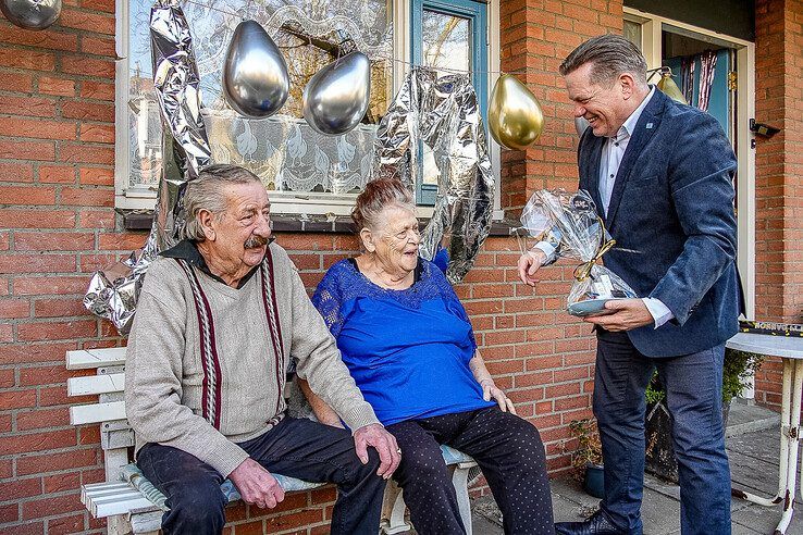 Wim ‘de bananenboer’ en Coby Jansen vieren diamanten huwelijk in Zwolle - Foto: Obbe Bakker