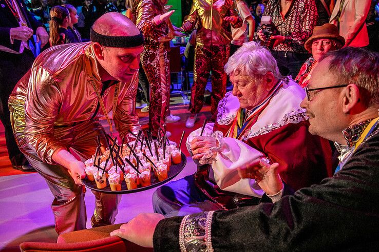 In beeld: Senioren draaien warm voor carnaval in Sassendonk - Foto: Obbe Bakker