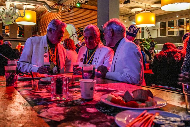 In beeld: Senioren draaien warm voor carnaval in Sassendonk - Foto: Obbe Bakker