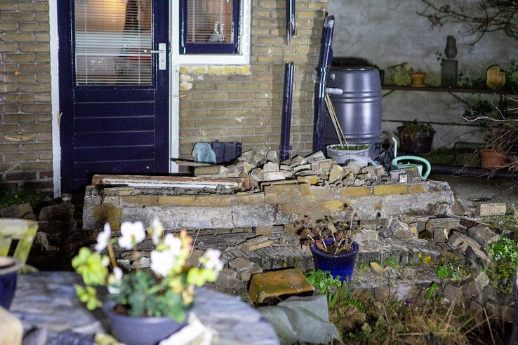 Balkon ingestort van woning in Assendorp, geen gewonden - Foto: Ruben Meinten