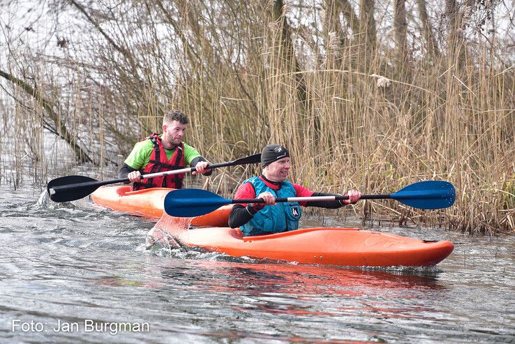 In beeld: Survivalrunners bikkelen op uitdagend parcours van Thorrun - Foto: Jan Burgman