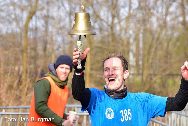 In beeld: Survivalrunners bikkelen op uitdagend parcours van Thorrun - Foto: Jan Burgman