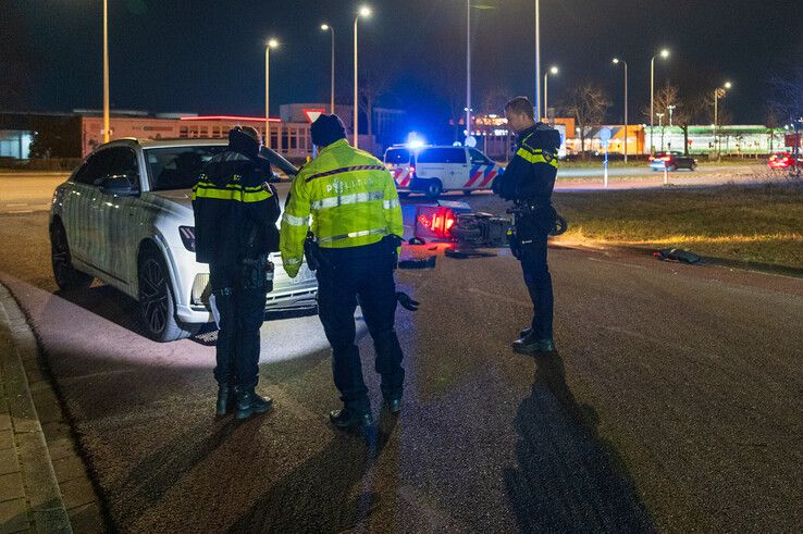 Maaltijdbezorger op scooter aangereden op Blaloweg - Foto: Peter Denekamp