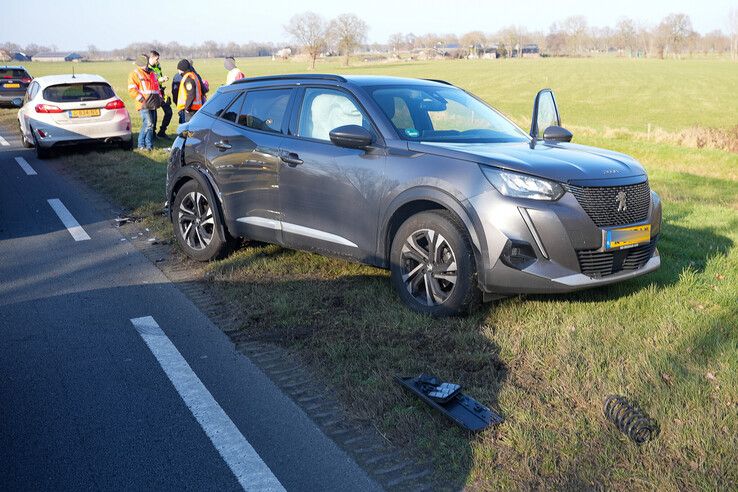 Flinke schade door ongeluk met vier auto’s tussen Zwolle en Raalte - Foto: John van Lingen/PNN