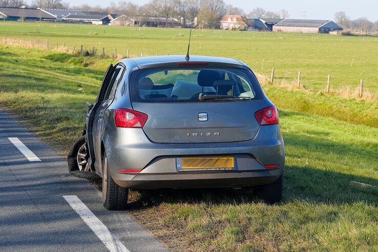 Flinke schade door ongeluk met vier auto’s tussen Zwolle en Raalte - Foto: John van Lingen/PNN