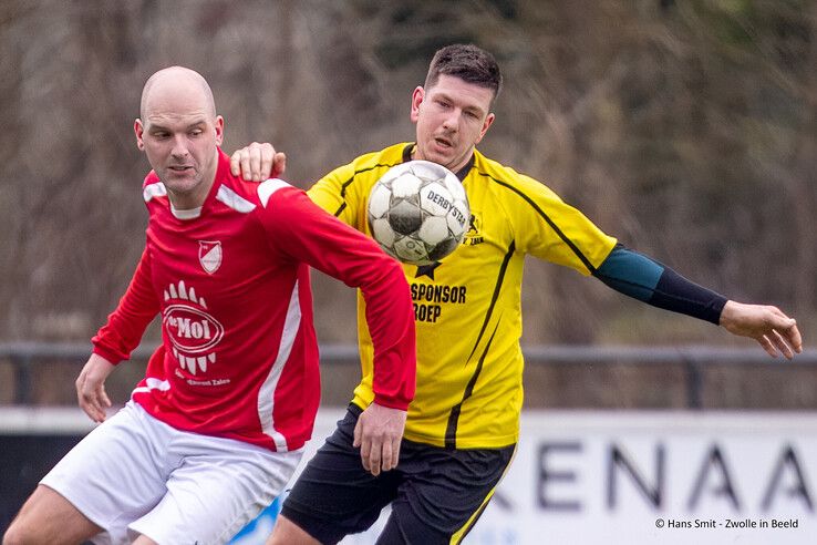 In beeld: Nog volop spanning in 5e klasse D, Wijthmen wint streekderby van SV Zalk - Foto: Hans Smit