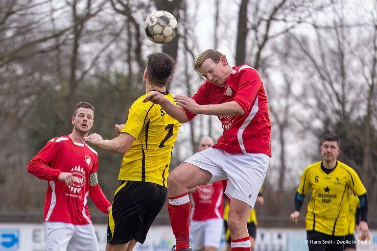 In beeld: Nog volop spanning in 5e klasse D, Wijthmen wint streekderby van SV Zalk - Foto: Hans Smit