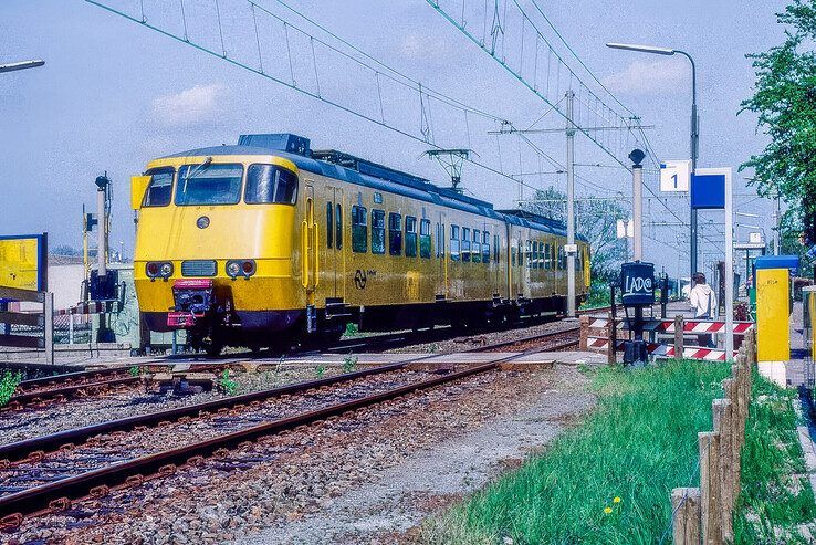 Een Sprinter onderweg op de Hofpleinlijn.