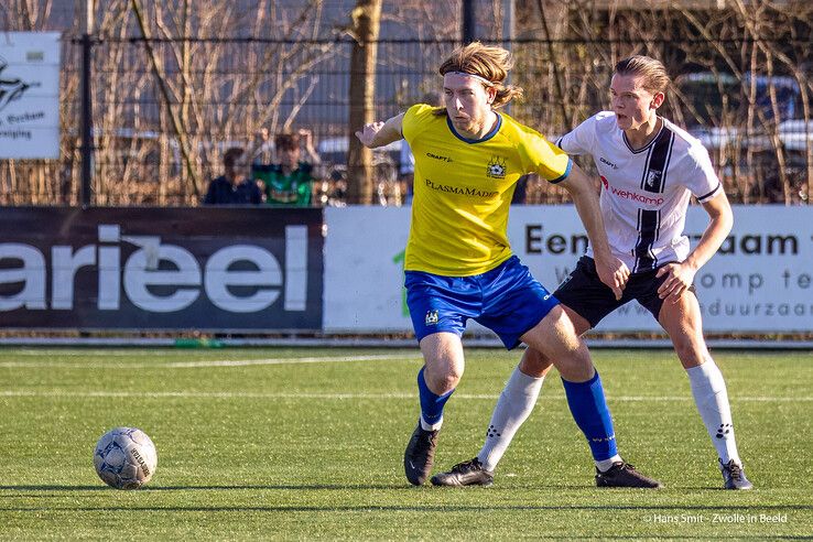 In beeld: Koploper Staphorst legt Berkum over de knie - Foto: Hans Smit