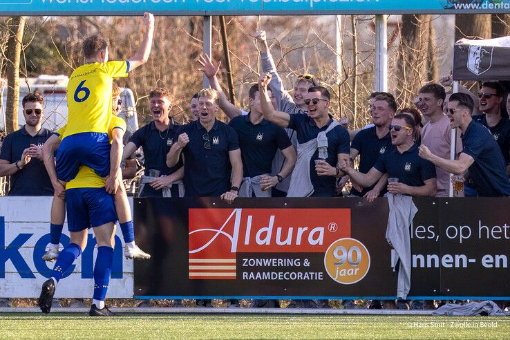 In beeld: Koploper Staphorst legt Berkum over de knie - Foto: Hans Smit