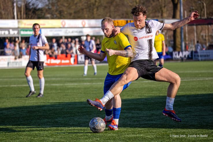 In beeld: Koploper Staphorst legt Berkum over de knie - Foto: Hans Smit