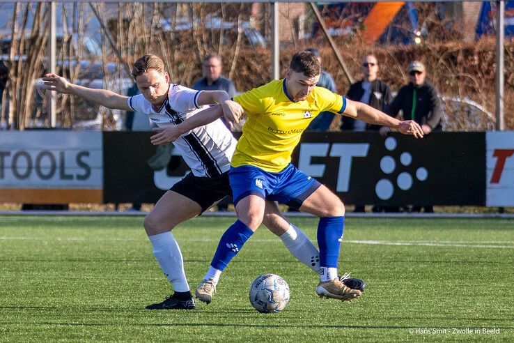 In beeld: Koploper Staphorst legt Berkum over de knie - Foto: Hans Smit