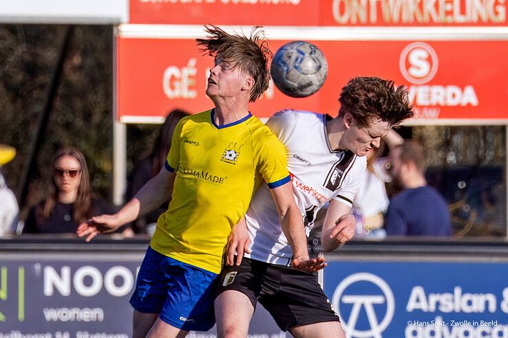 In beeld: Koploper Staphorst legt Berkum over de knie - Foto: Hans Smit