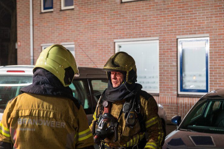 In beeld: Keukenbrand in appartementencomplex in Assendorp snel geblust - Foto: Peter Denekamp