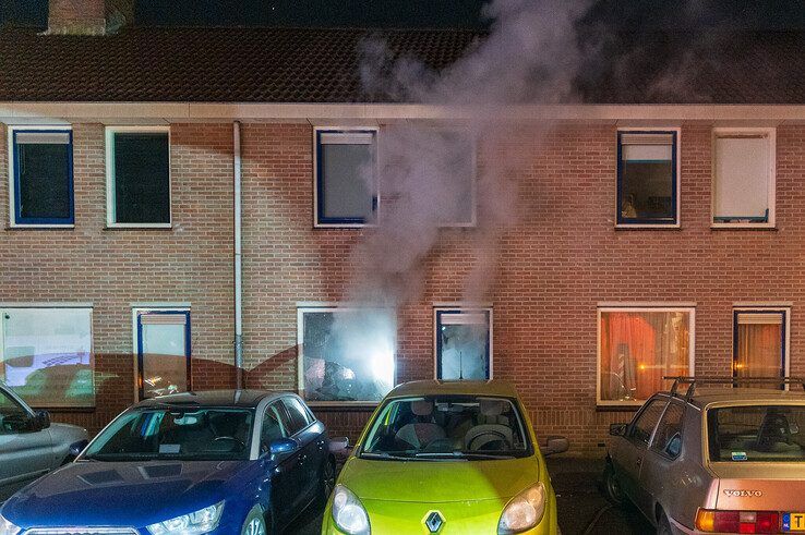 In beeld: Keukenbrand in appartementencomplex in Assendorp snel geblust - Foto: Peter Denekamp