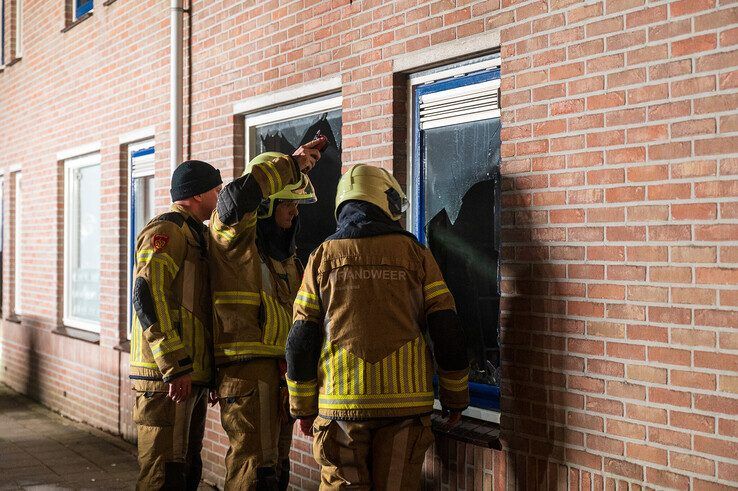 In beeld: Keukenbrand in appartementencomplex in Assendorp snel geblust - Foto: Peter Denekamp