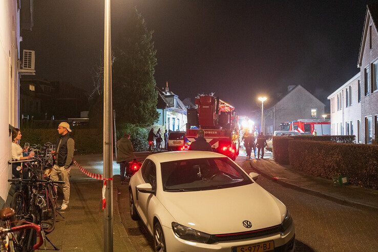 In beeld: Keukenbrand in appartementencomplex in Assendorp snel geblust - Foto: Peter Denekamp