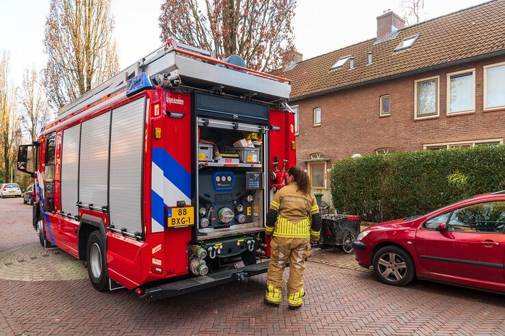 Een schuurtje vloog in brand achter een woning in de Violierenstraat.