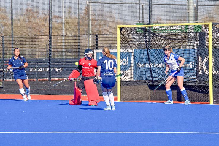 In beeld: Zwolse hockeyvrouwen spelen gelijk tegen Delta Venlo - Foto: Bob Koning