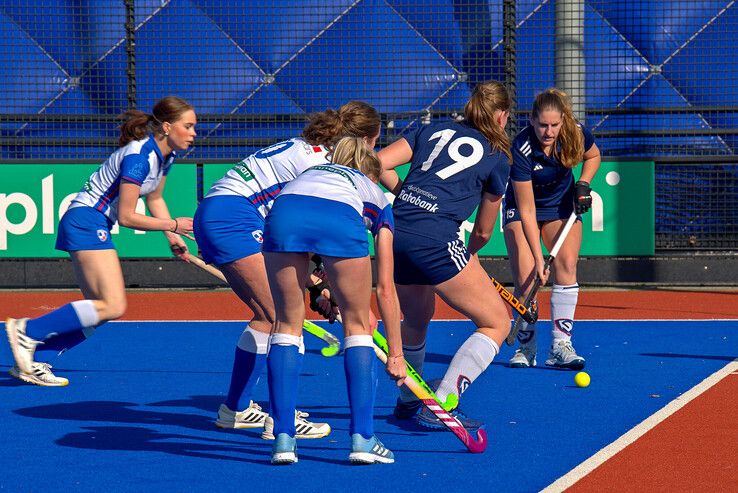 In beeld: Zwolse hockeyvrouwen spelen gelijk tegen Delta Venlo - Foto: Bob Koning