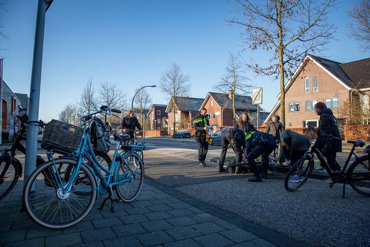 Twee fietssters gewond na botsing in Stadshagen - Foto: Hugo Janssen