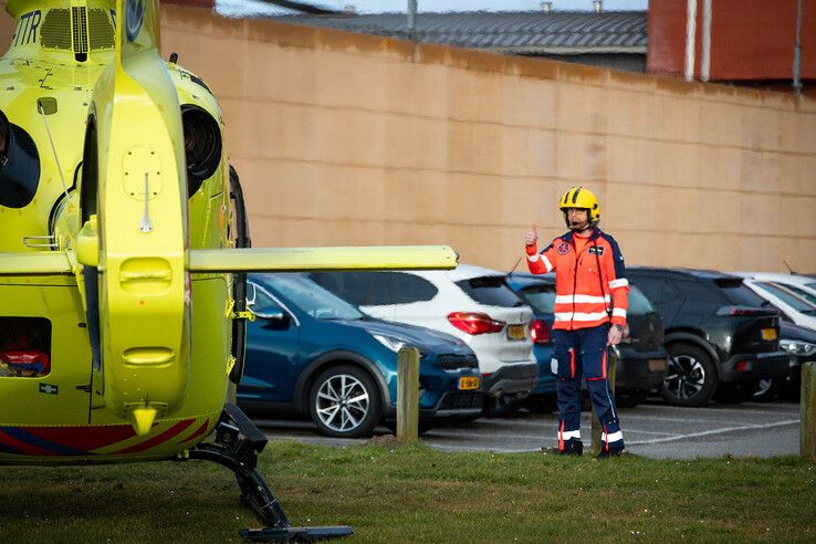 Traumahelikopter geland bij gevangenis in Marslanden - Foto: Hugo Janssen