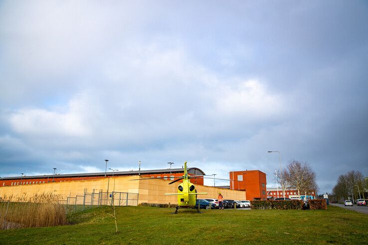 Traumahelikopter geland bij gevangenis in Marslanden - Foto: Hugo Janssen