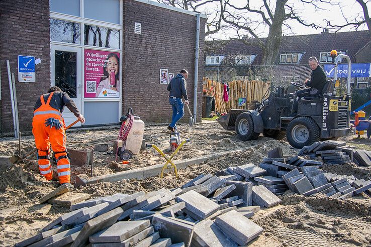 In beeld: Zwolle steekt de handen uit de mouwen tijdens NLdoet